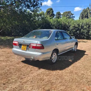Nissan Sunny 2004 Silver