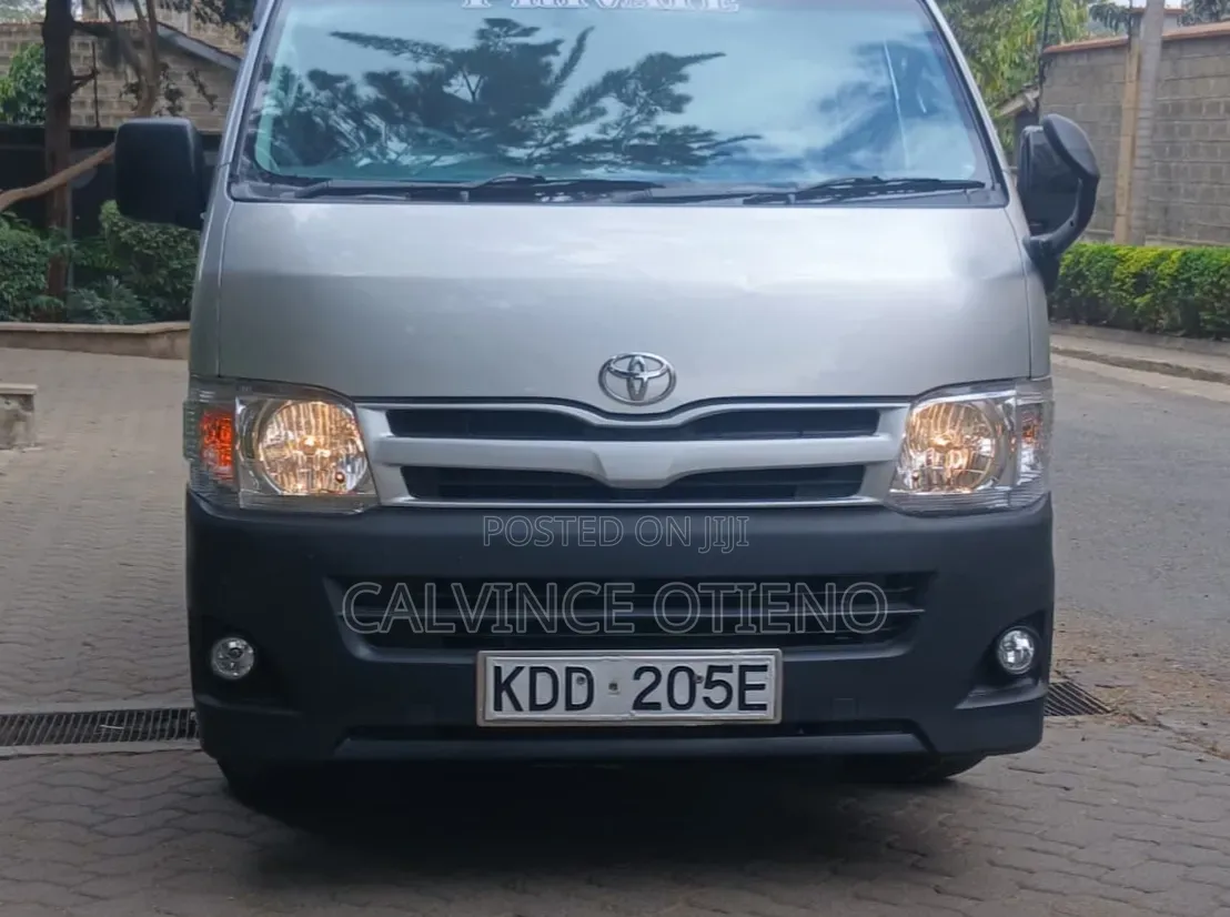 Toyota HiAce 2014 Silver