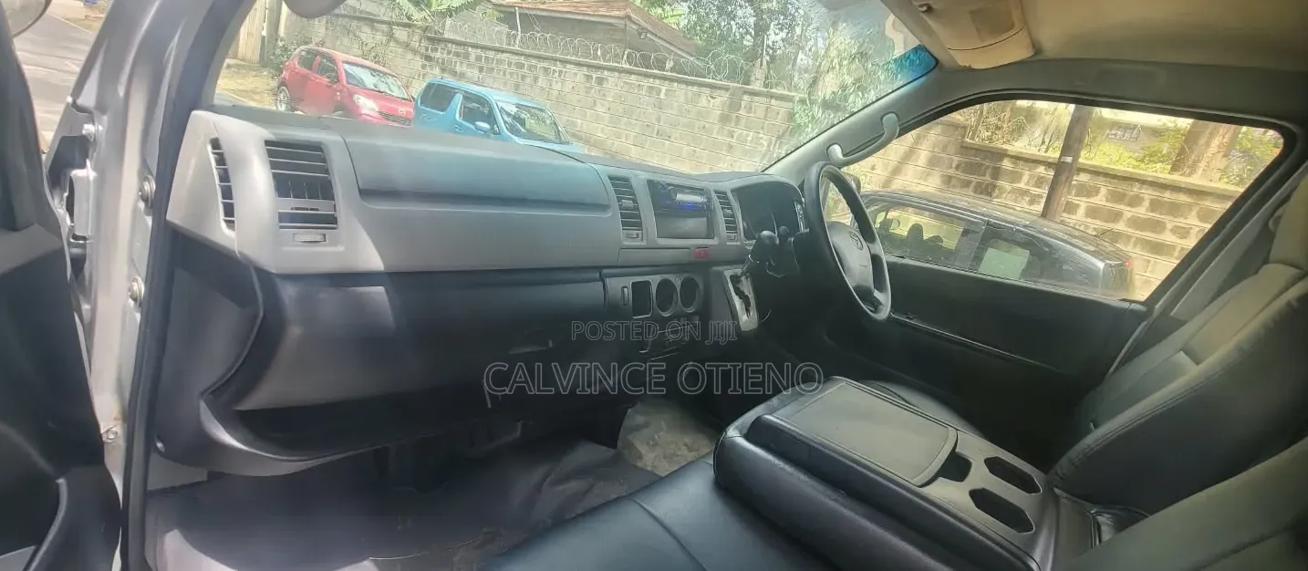 Toyota HiAce 2014 Silver
