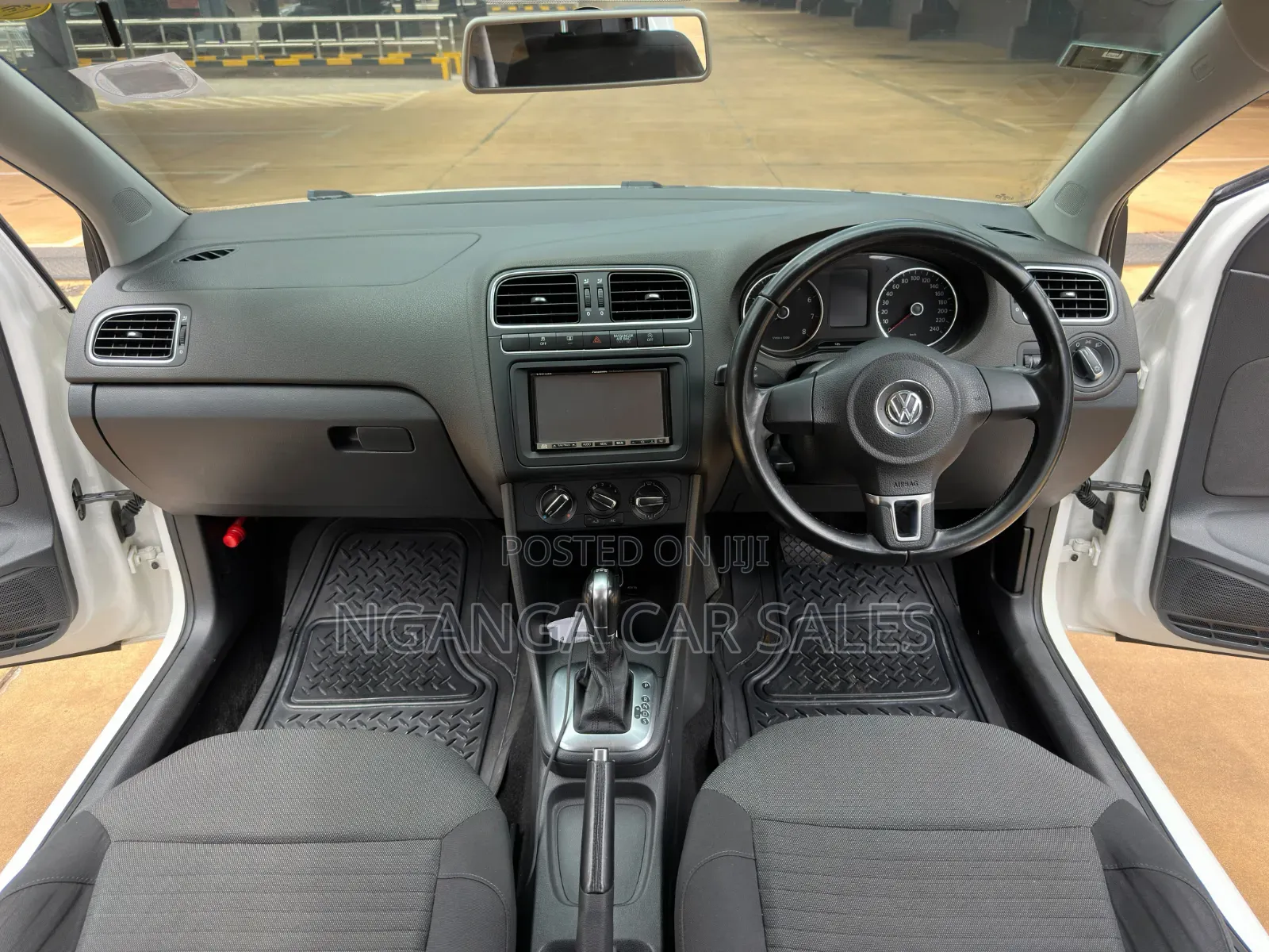 Volkswagen Polo 2013 White