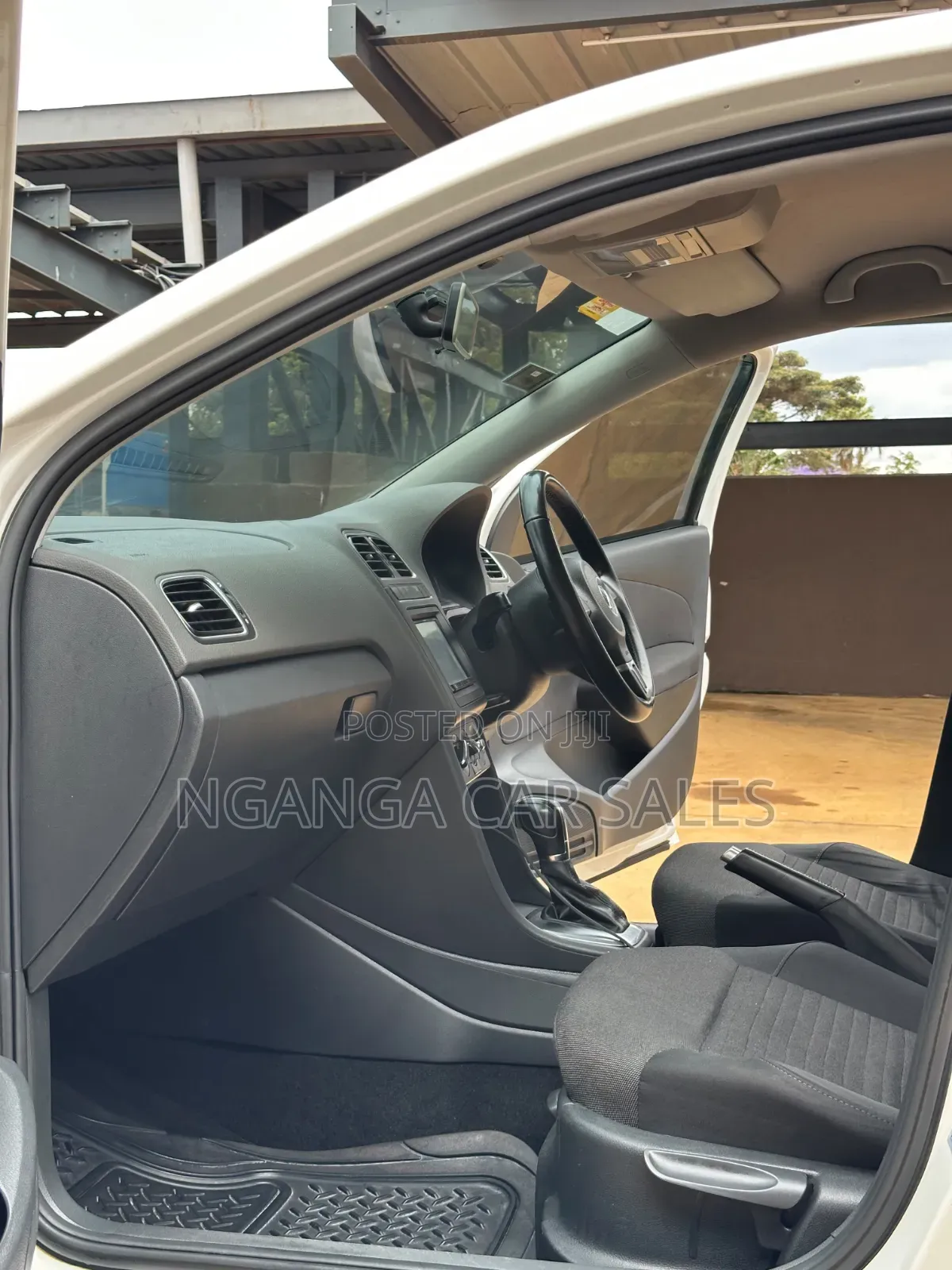 Volkswagen Polo 2013 White