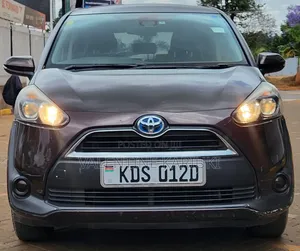 Toyota Sienta 2017 Brown