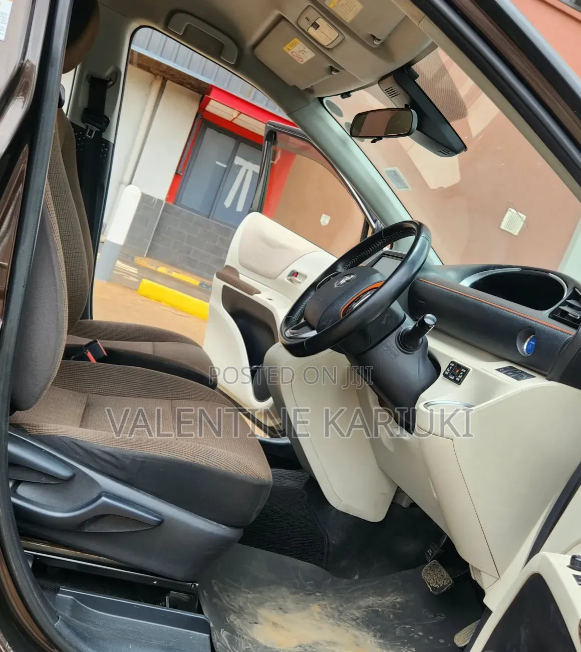 Toyota Sienta 2017 Brown
