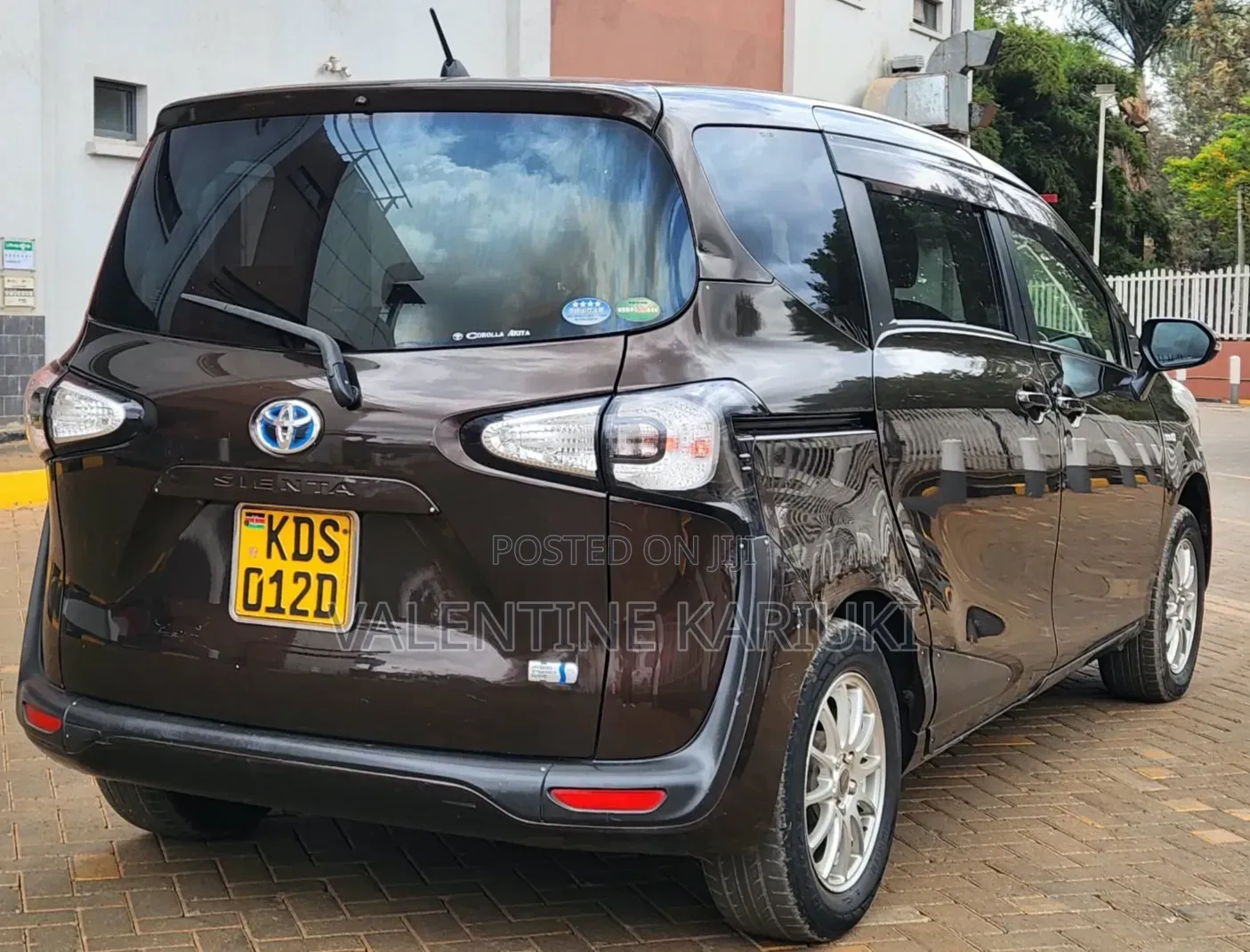 Toyota Sienta 2017 Brown