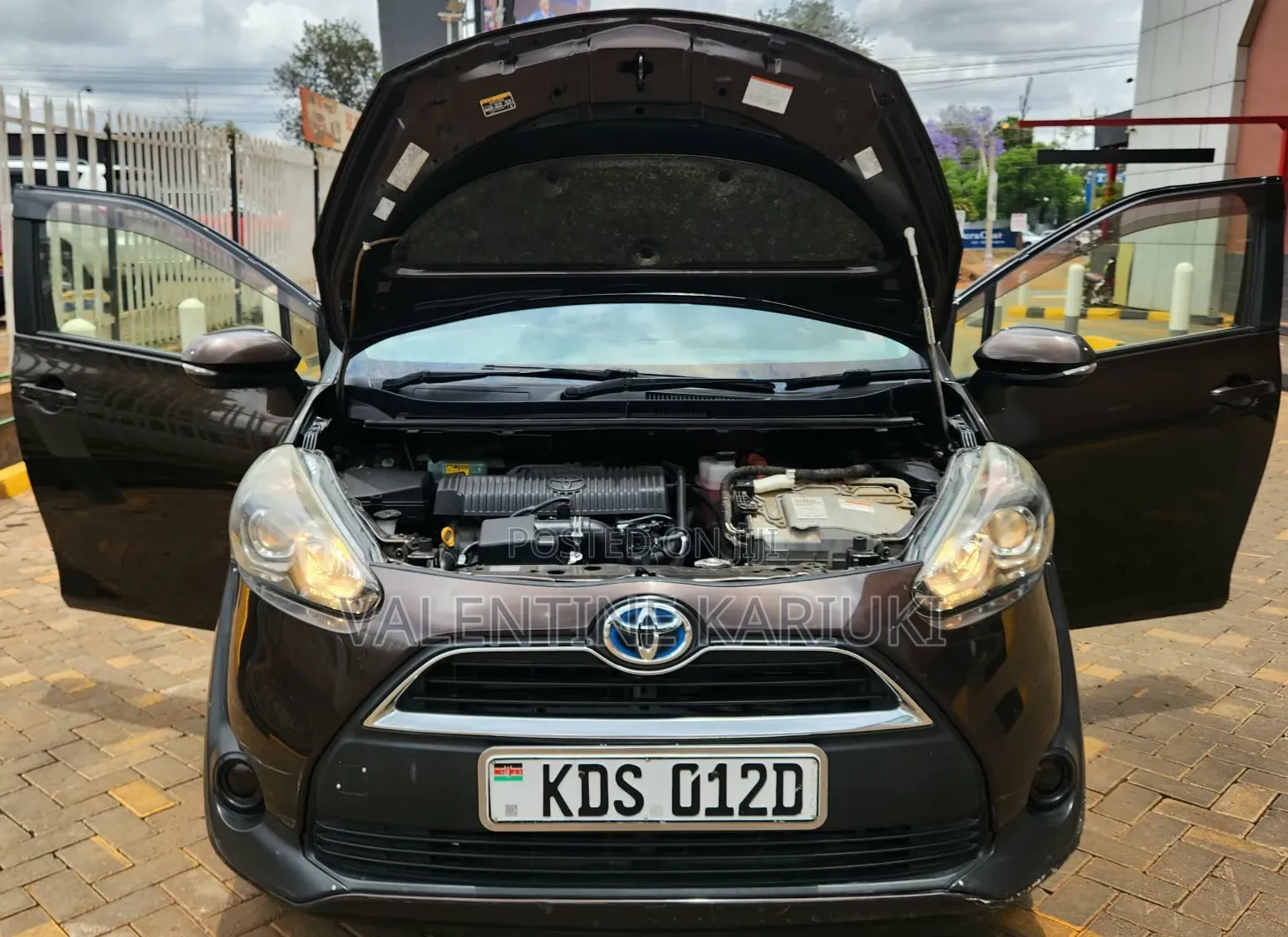 Toyota Sienta 2017 Brown