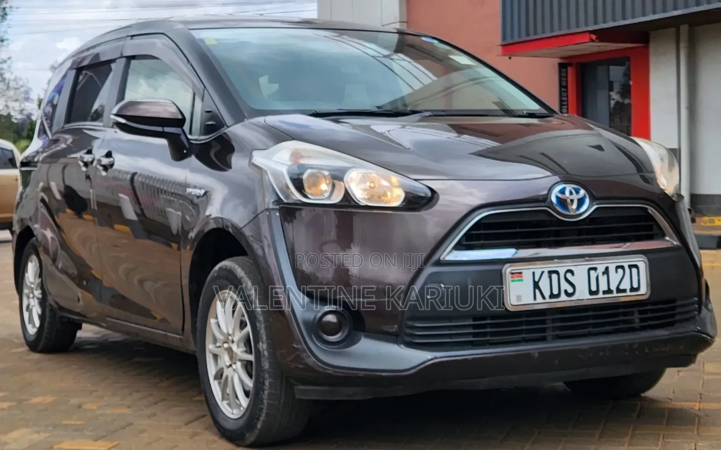 Toyota Sienta 2017 Brown