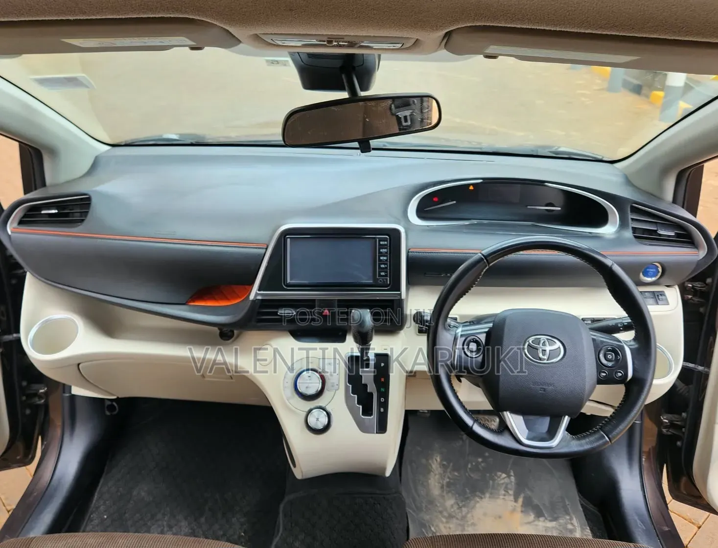 Toyota Sienta 2017 Brown