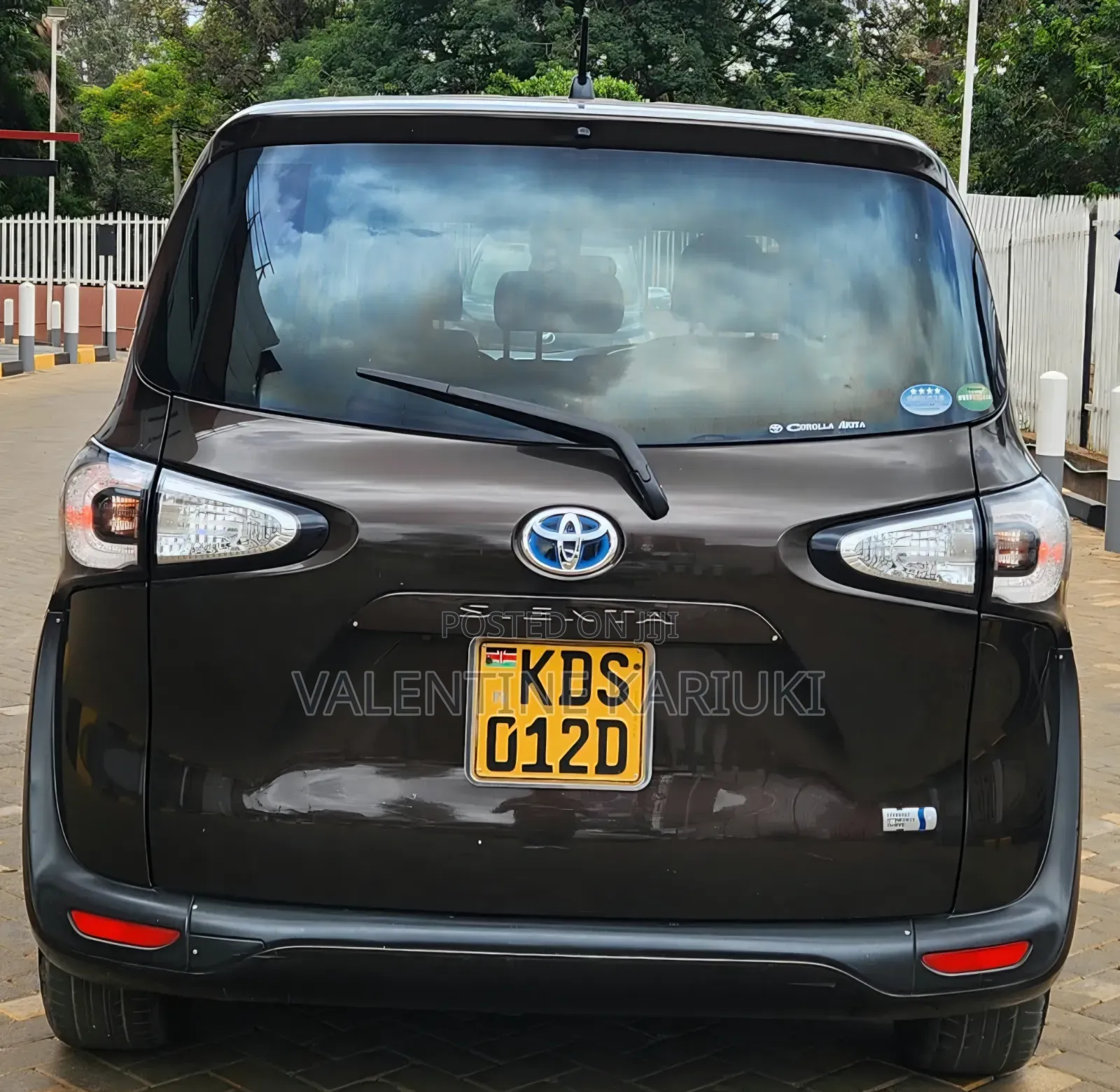Toyota Sienta 2017 Brown