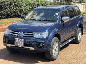 Mitsubishi Pajero 2014 Blue