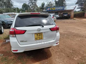 Toyota Corolla Fielder 2017 White