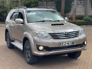 Toyota Fortuner 3.0 D AWD 2009 Gold