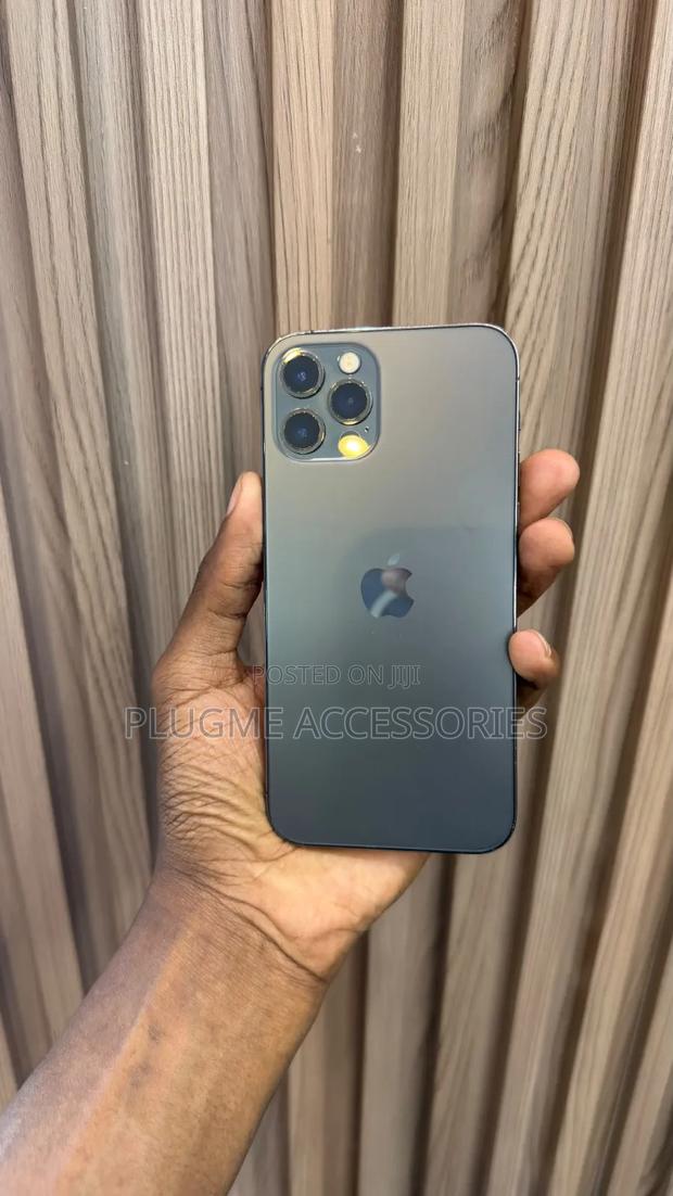 Apple iPhone 12 Pro 256 GB Graphite - main view