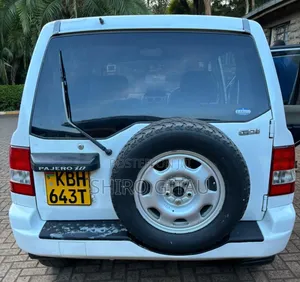 Mitsubishi Pajero 2002 White
