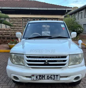 Mitsubishi Pajero 2002 White