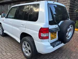 Mitsubishi Pajero 2002 White