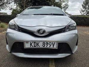 Toyota Vitz 2015 Silver