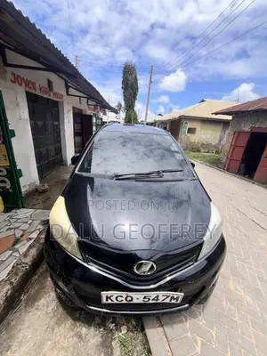 Toyota Vitz 1.3 FWD 5dr 2016 Black