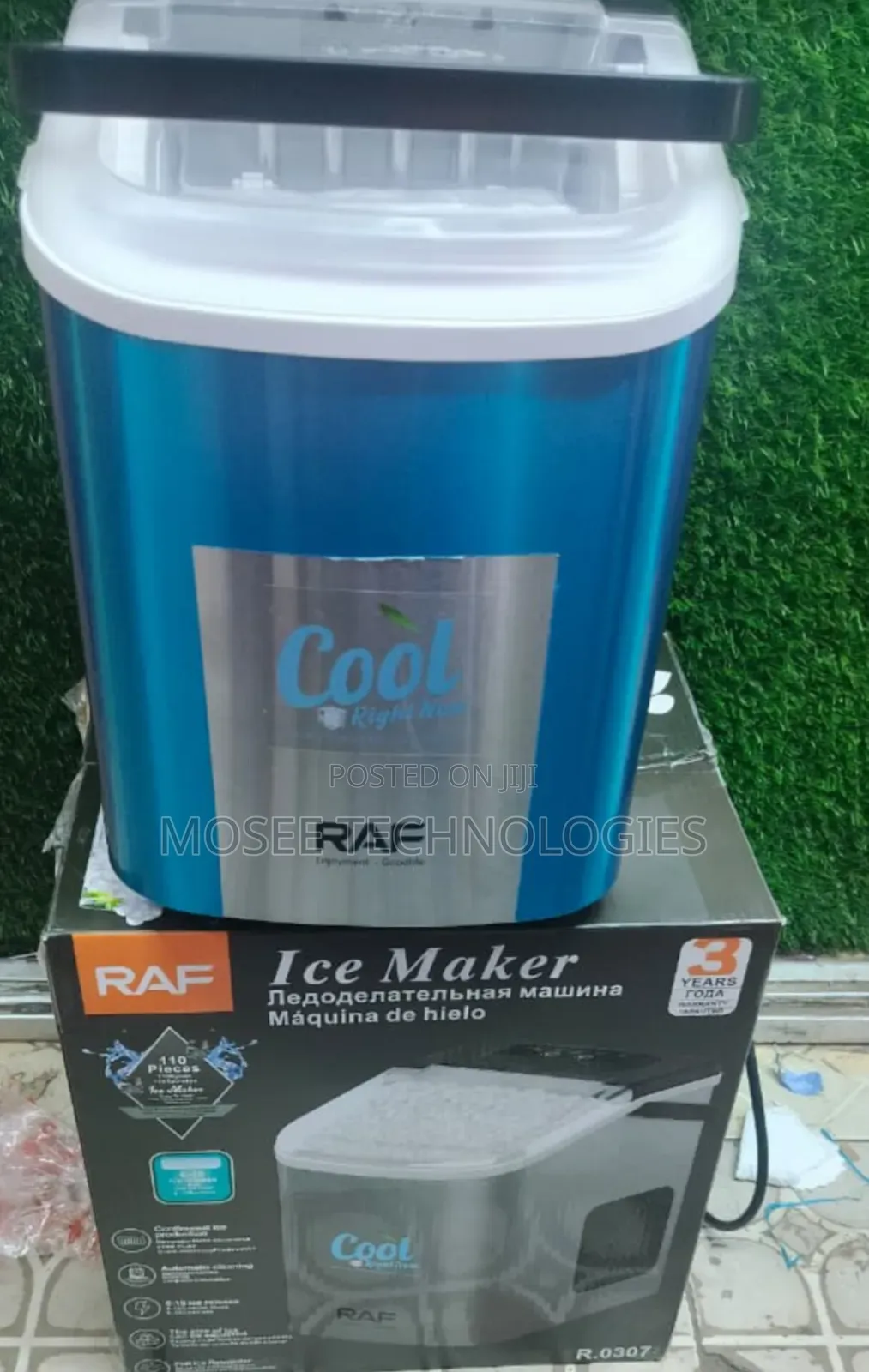 Compact Countertop Ice Cube Maker