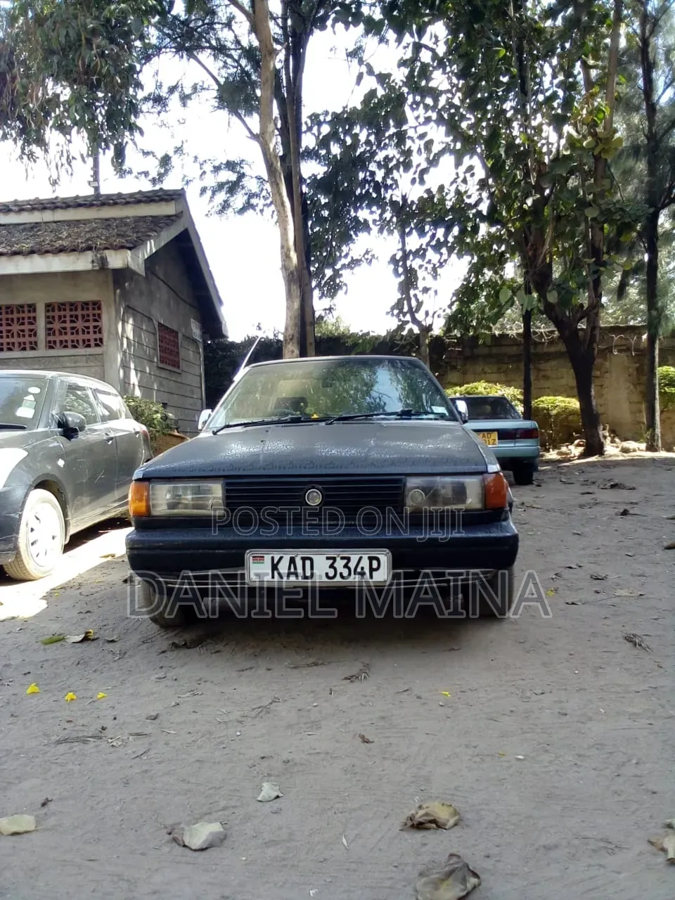 Nissan Sunny 2000 Gray