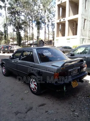 Nissan Sunny 2000 Gray