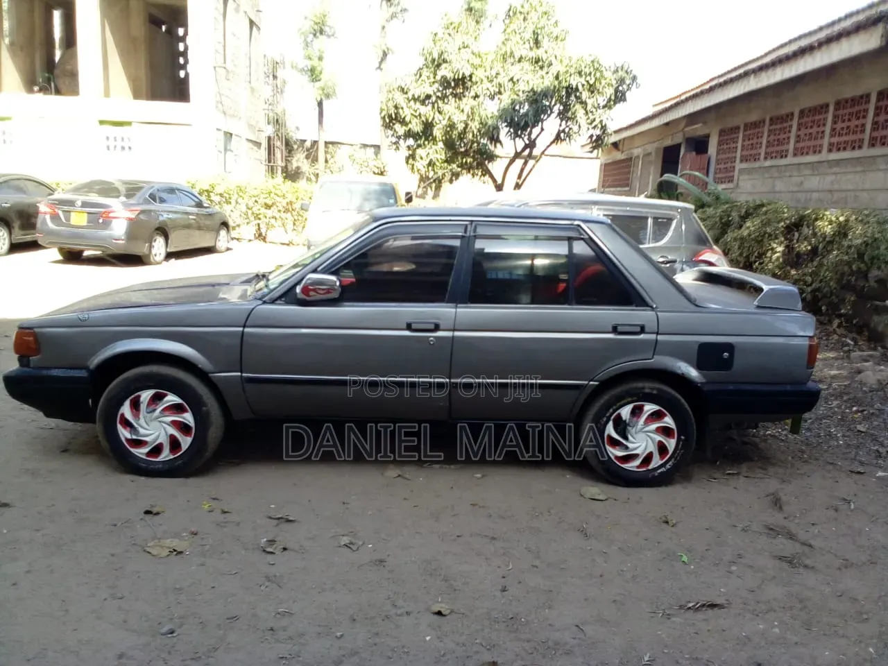 Nissan Sunny 2000 Gray