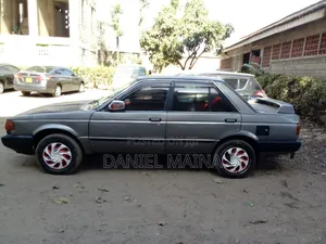 Nissan Sunny 2000 Gray