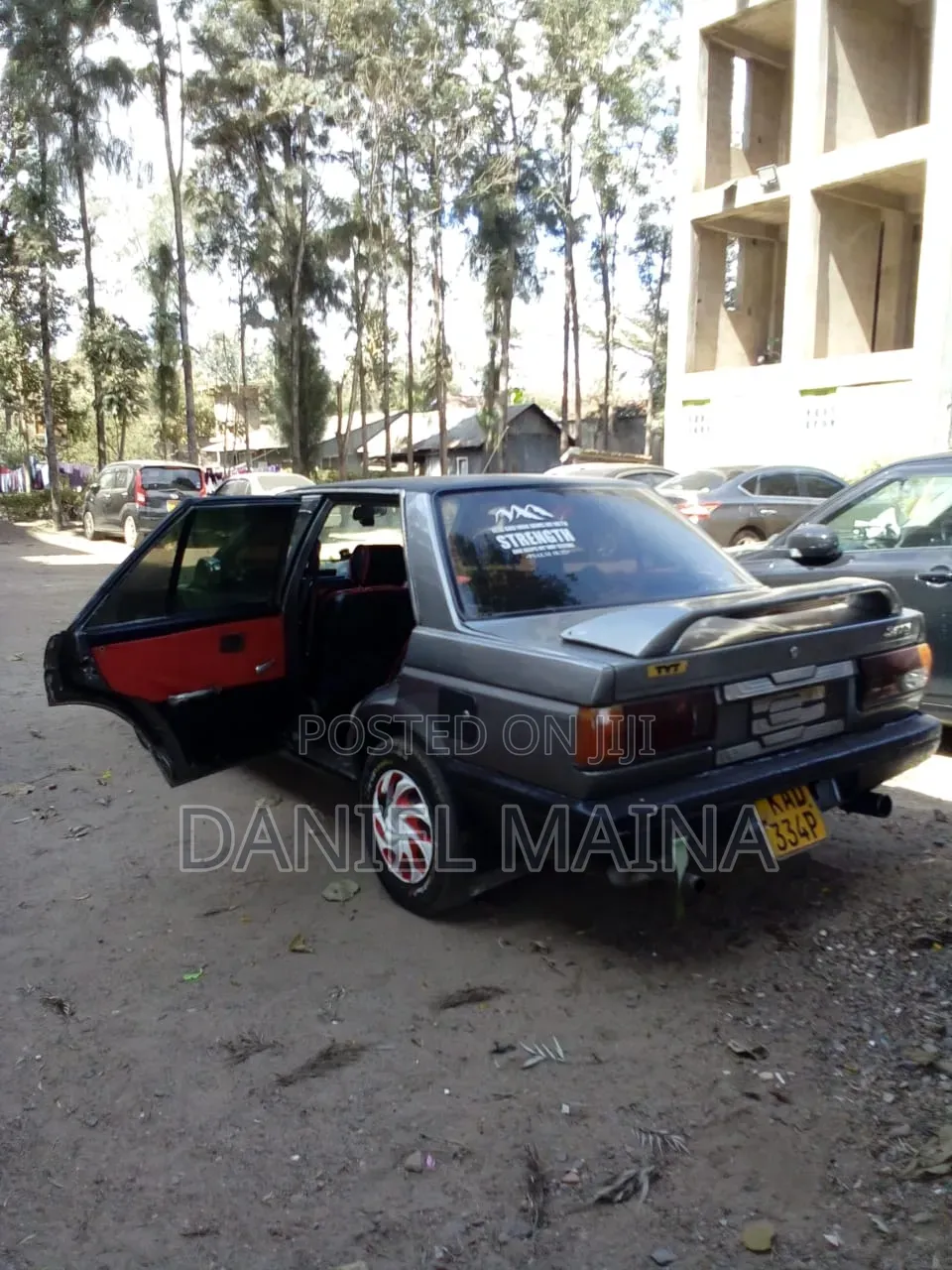 Nissan Sunny 2000 Gray