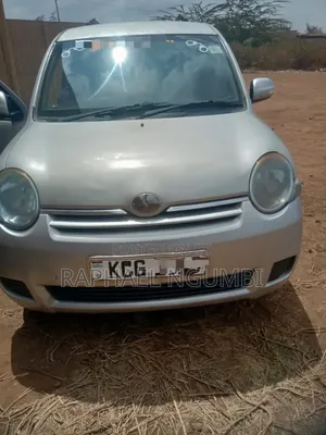 Toyota Sienta 2009 Silver