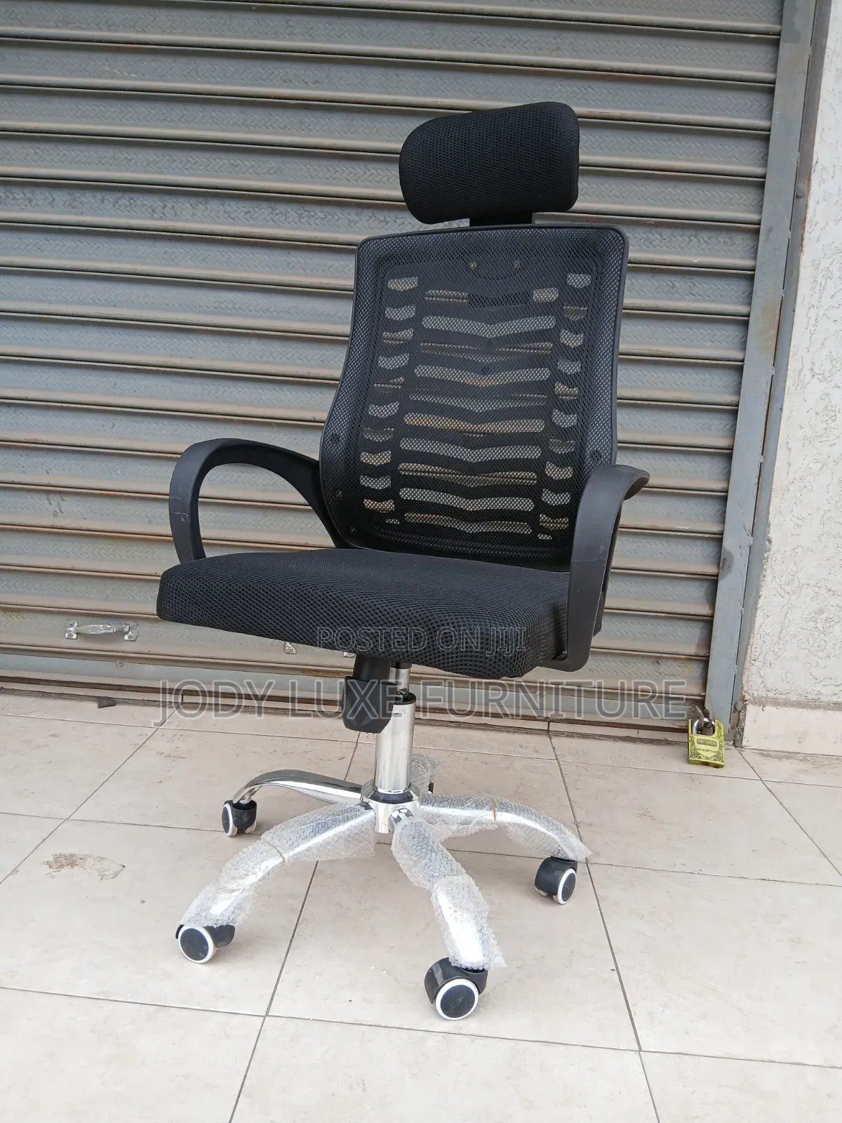 Black Mesh Headrest Office Chair
