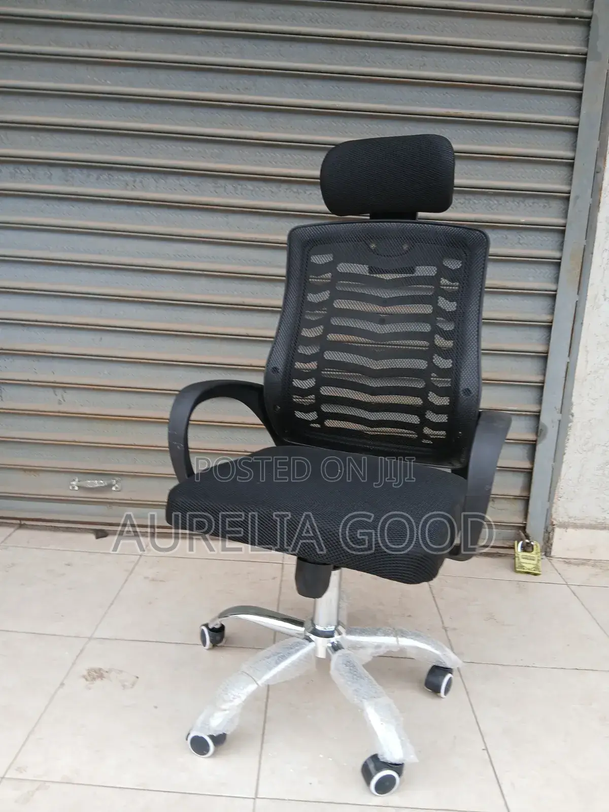 Black Mesh Headrest Office Chair