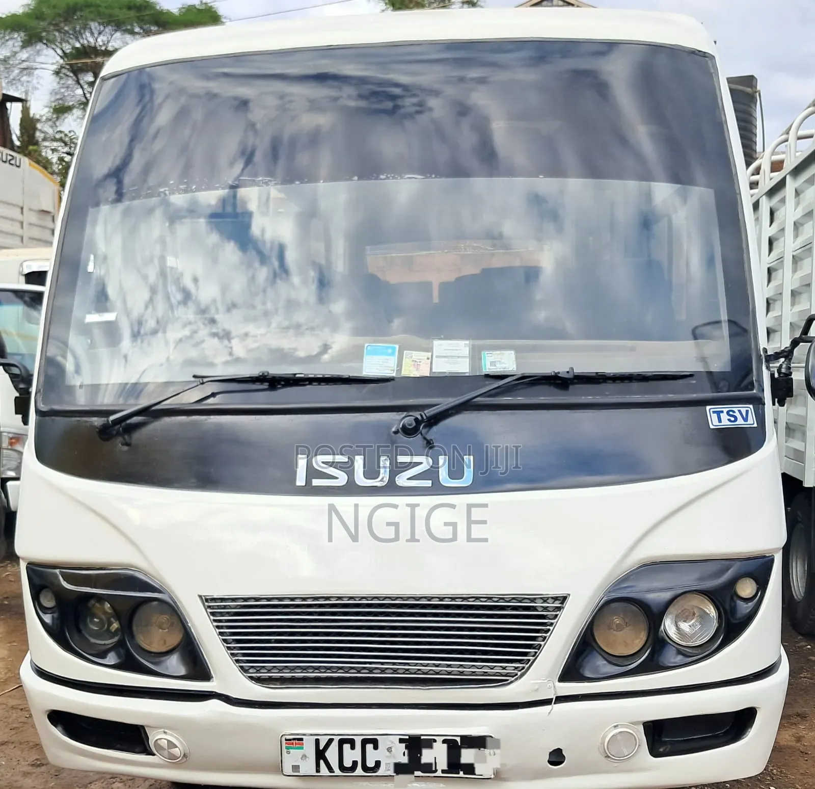 Isuzu NQR 2014 White
