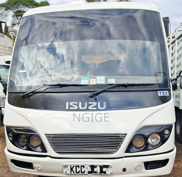 Isuzu NQR 2014 White