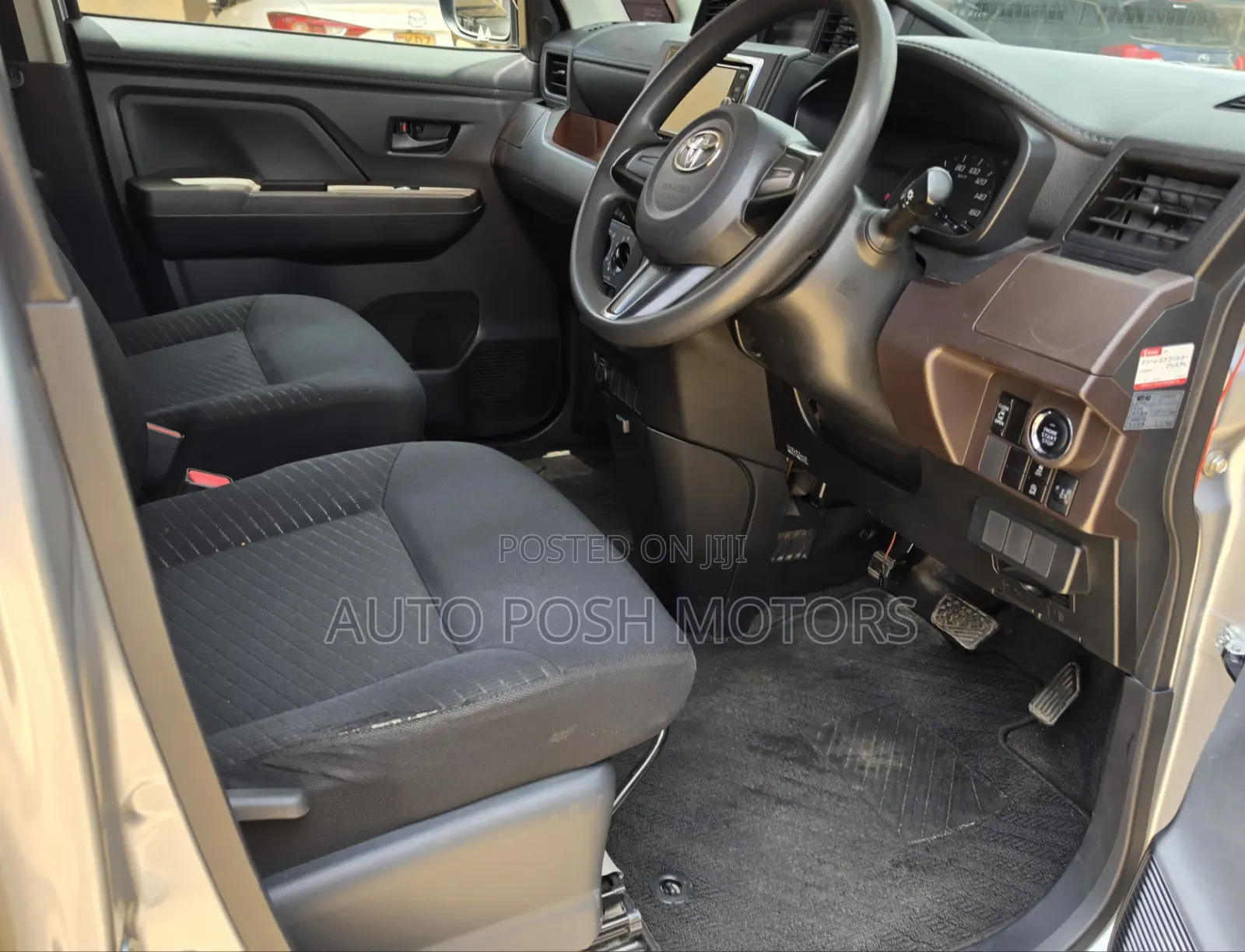Toyota Roomy 2017 Silver