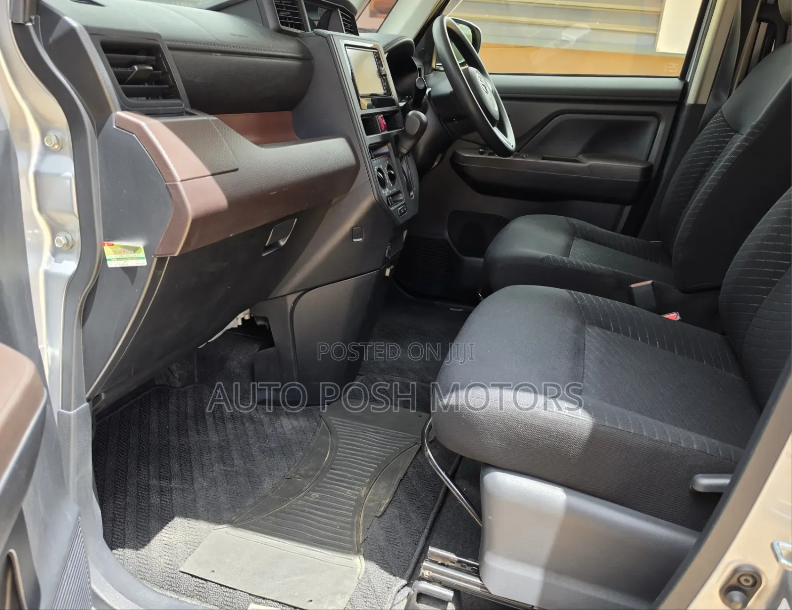 Toyota Roomy 2017 Silver