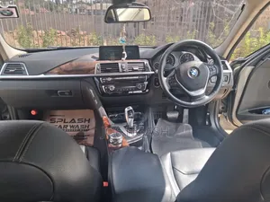 BMW 320i 2017 Brown