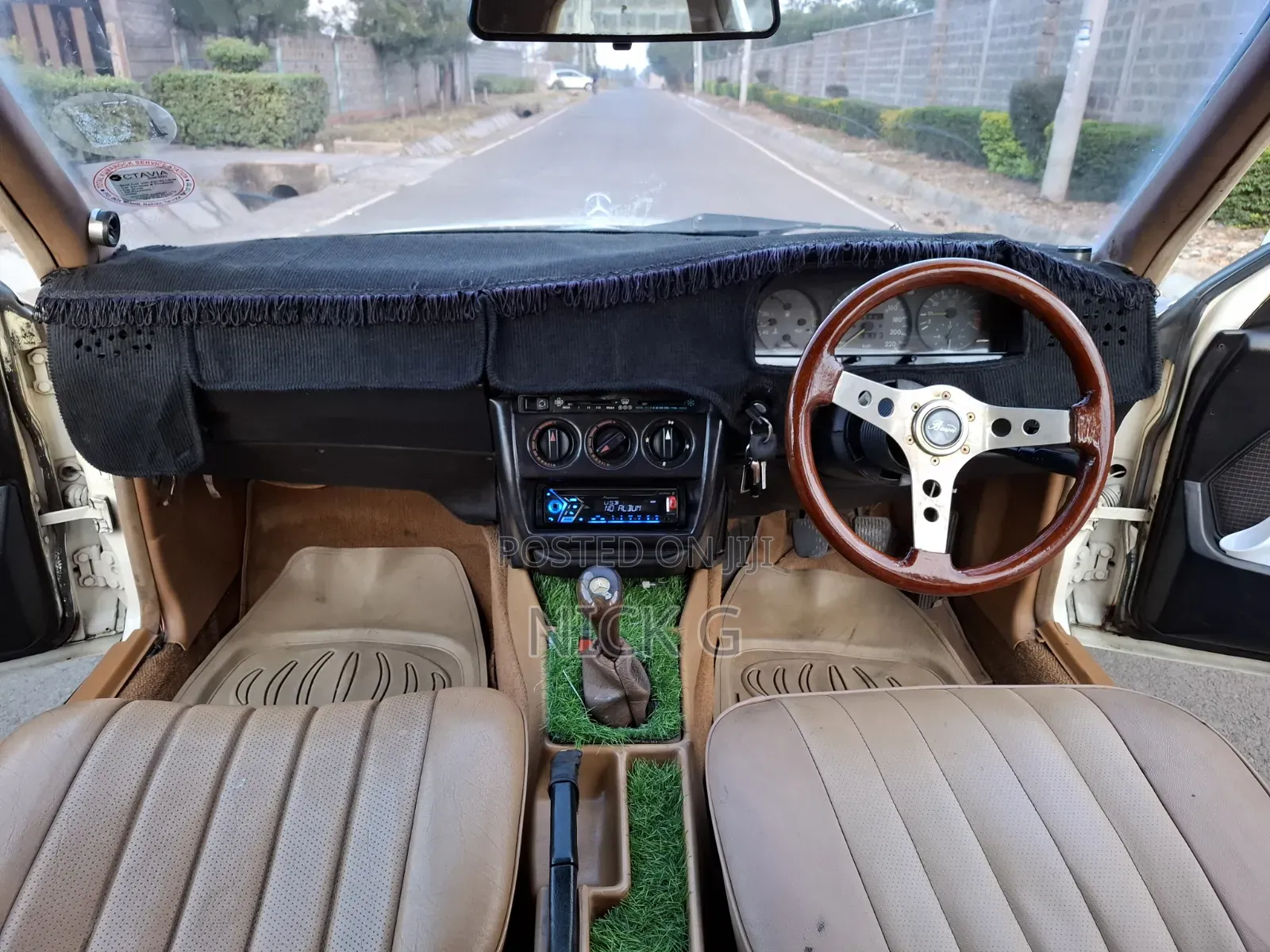 Mercedes-Benz 190E 1985 White