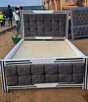 4x6 Grey Tufted Bed