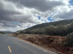 10 Acres Touching Ngong Suswa Rd