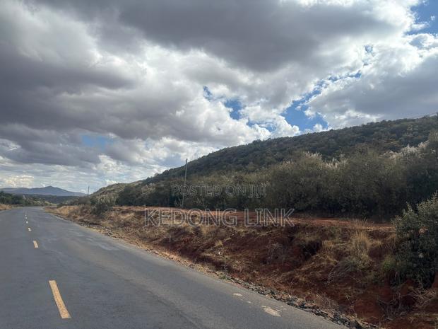 10 Acres Touching Ngong Suswa Rd