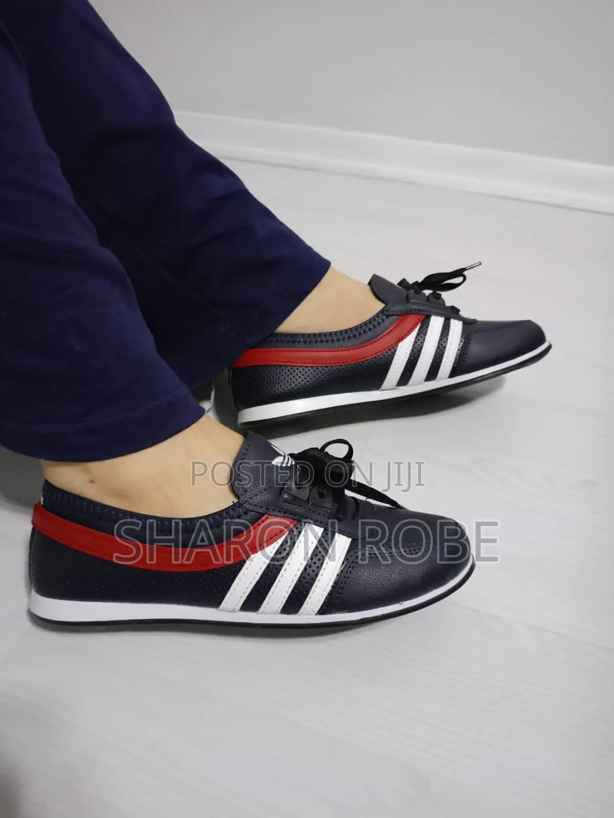 Adidas Sneakers