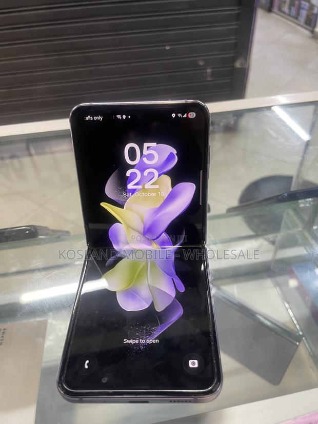 Samsung Galaxy Z Flip4 128 GB Purple