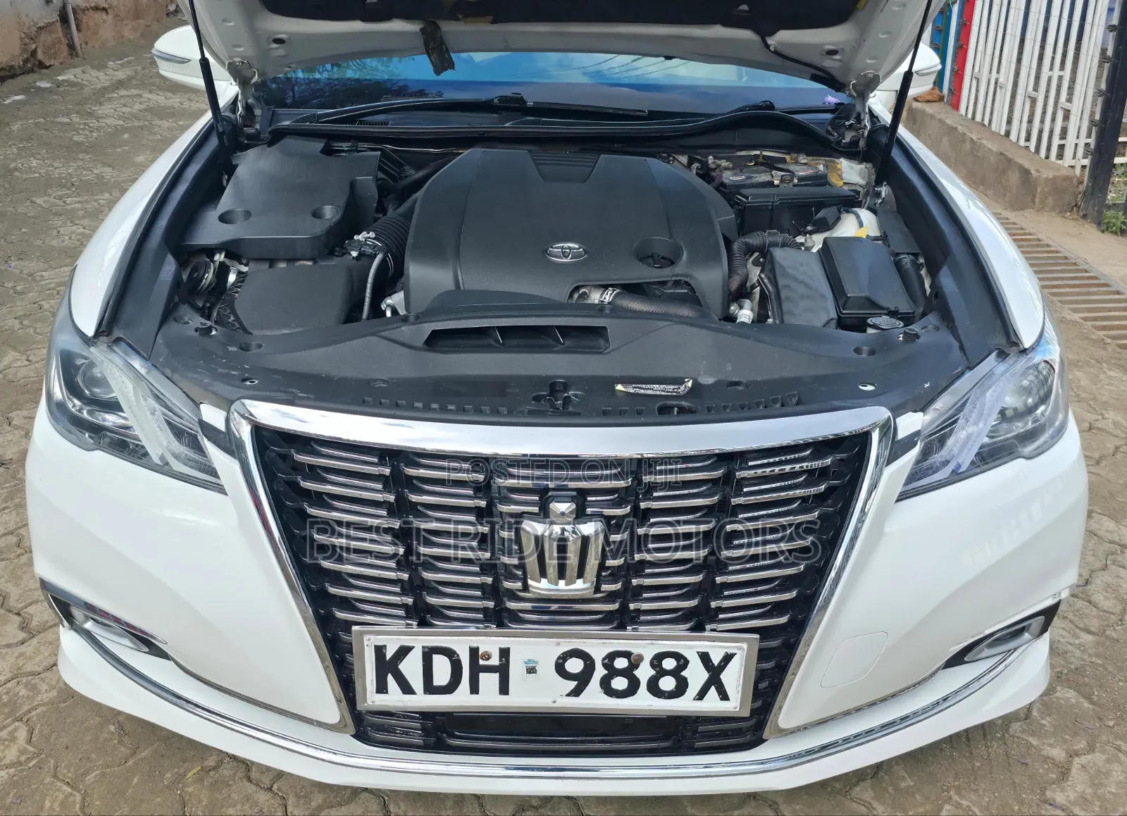 Toyota Crown 2016 White