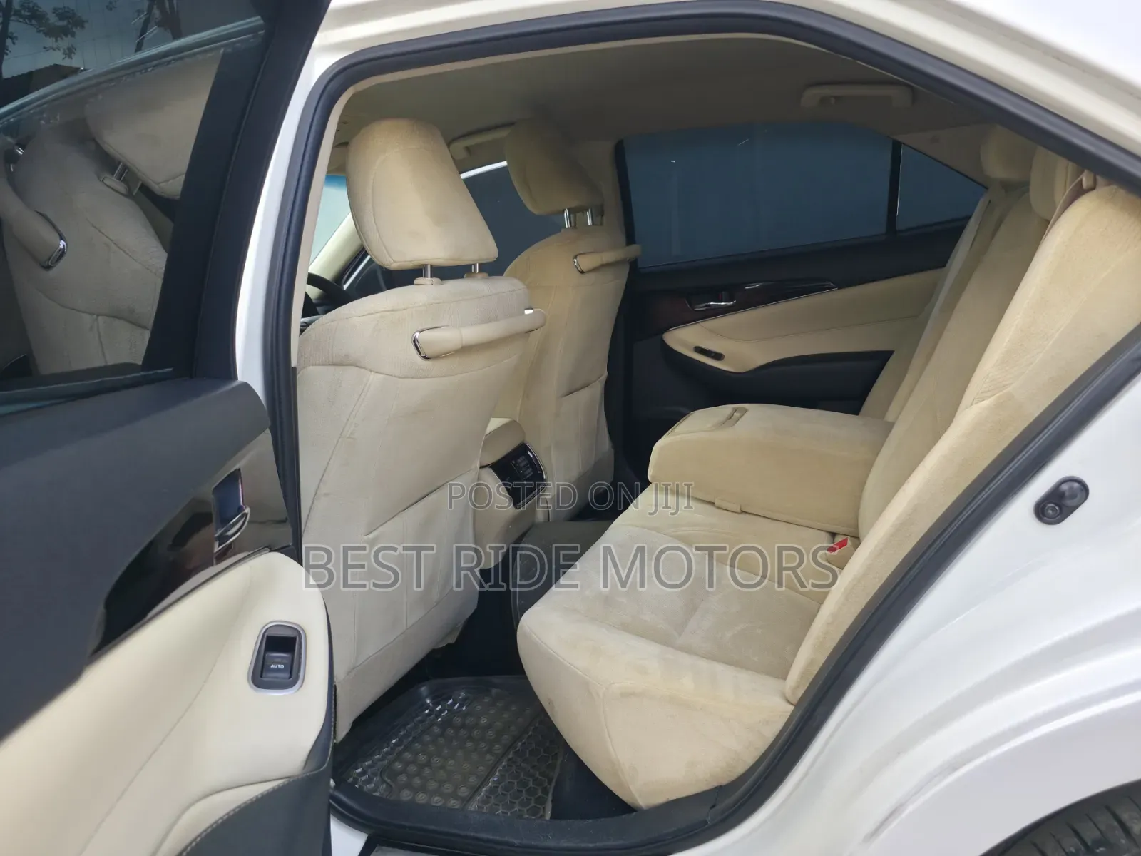 Toyota Crown 2016 White