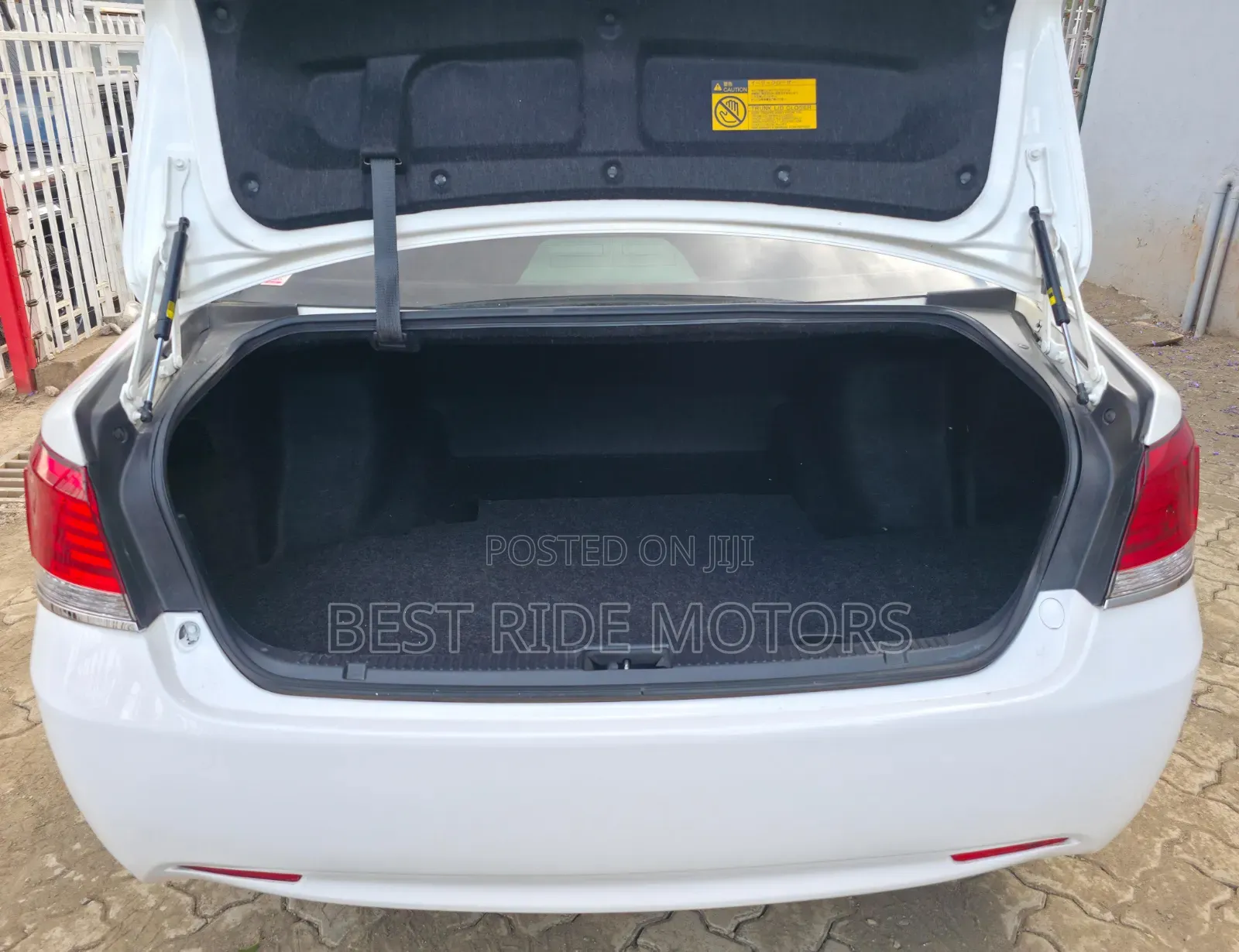 Toyota Crown 2016 White