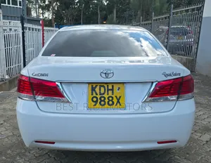 Toyota Crown 2016 White