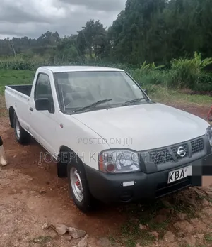 Nissan Hardbody 2004 White