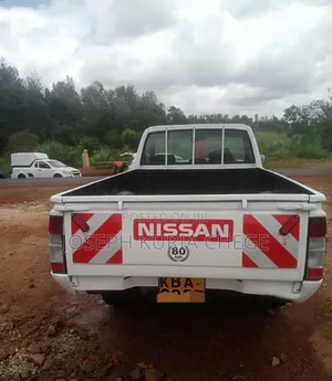 Nissan Hardbody 2004 White