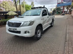 Toyota Hilux 2015 Off white