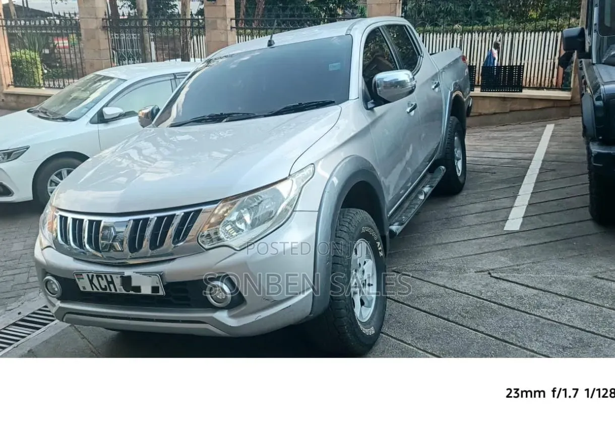 Mitsubishi L200 Double Cab 2.4 181hp 4WD 2016 Silver