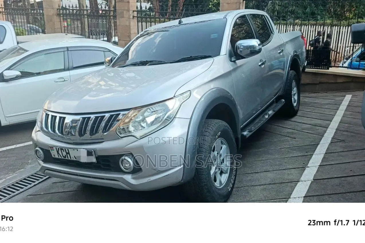 Mitsubishi L200 Double Cab 2.4 181hp 4WD 2016 Silver